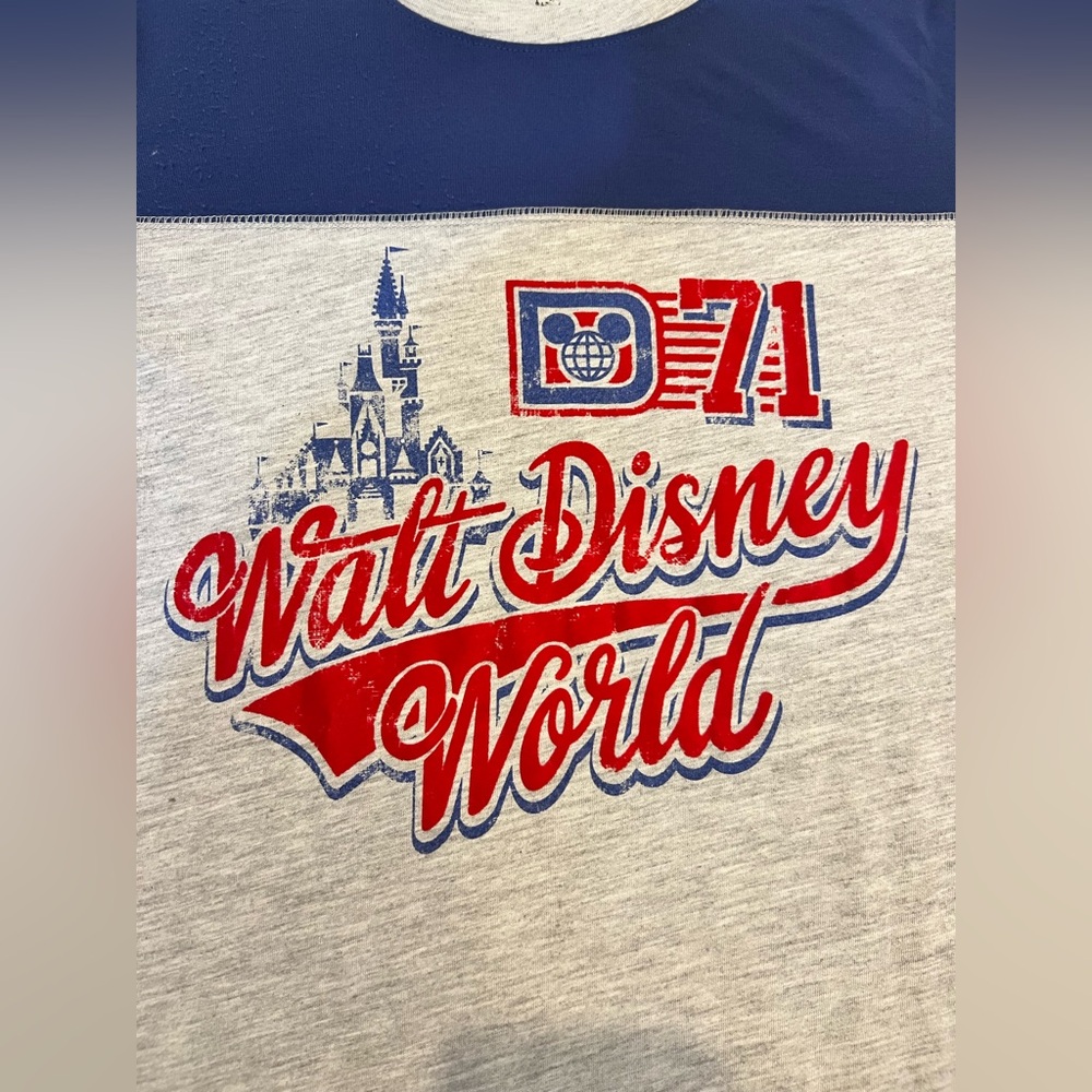 Disney Women’s T-Shirt Featuring the Castle and D71 Varsity Design Size M - Picture 4 of 8